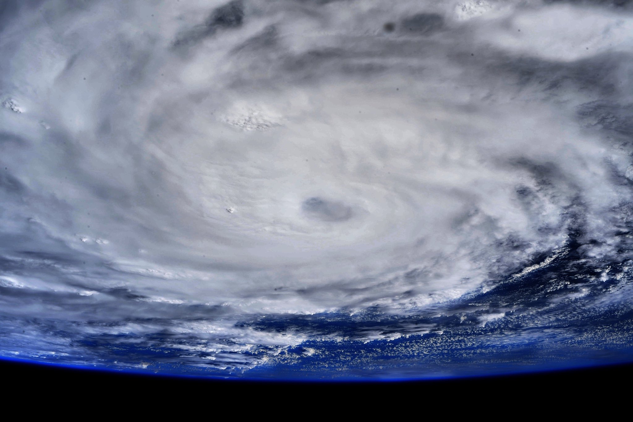 Captan al impresionante huracán "Hanna" desde el espacio
